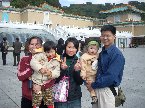 阿花跟可愛的弟弟妹妹合照　
哈哈ˇ　
應該說是跟弟弟一家人的合照