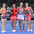 2016 澳網女雙冠軍 左瑞士 Hingis , 印度 Mirza 及右 亞軍捷克組合 