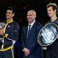 2013.1.27 溫網男單 左冠軍 Novak Djokovic  及亞軍Andy Murray 中 Andre Agassi 
