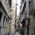 巴塞隆納舊城的狹小巷道

