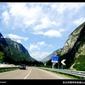 【旅行ing】－（那串起一家人的跫音）
義大利, 自北義維洛那 Verona 開車往 Dolomiti 阿爾卑斯山南麓