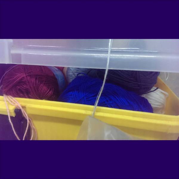 染成藍色的毛線