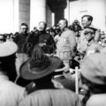 1934年1月，南京國民黨中央黨部前，蔡元培又出面安撫遊行示威學生的情緒