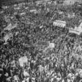1946年7月10日，上海。反對內戰的市民在上海北站廣場舉行示威遊行。