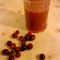 拿來加工的新鮮果汁 ~~~ 新鮮蔓越莓+蘋果+葡萄+鳳梨+檸檬酵素 