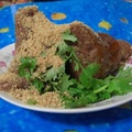 月桃粽，台南醬油膏+花生粉+香菜....完美的搭配吃法...