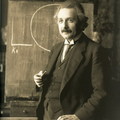演講中的愛因斯坦〈1921年〉