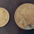 硬幣的正面圖案分別為: 
壹角......舞獅, 伍角.......舞龍