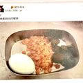 王姓士兵在5月8日上午9時，在個人臉書貼出他的軍中早餐菜色照，鐵便當裝著水煮蛋、肉鬆與醬瓜的照片。圖／udn翻攝畫面