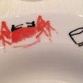 餐盤上有螃蟹印花