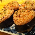 日式烤鲑魚飯糰，不乾硬，鲑魚份量多，滿口鮮香