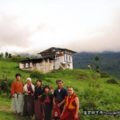 僧眾與不丹峰眛地區單純的當地人