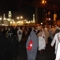 2011 Haj 凌晨三點，安靜無聲往聖寺路上作晨禮的人潮，