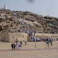 2011 Haj  阿拉法特平原，小山丘上的白色石柱乃穆聖發表他著名的朝覲告別演說處