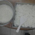 米飯搗鬆放入容器