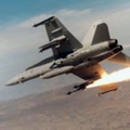 還在混 ? 開除你... Fire ! (正在加州「China Lake 海軍航空武器研發中心」測試AIM-9R響尾蛇飛彈的F18戰機)