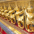 Garuda 泰國曼谷玉佛寺中楣雕金翅鳥大戰娜迦毒蛇