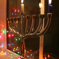 Hanukkah猶太人的光明日只點燃 2 根蠟燭紀念日  3