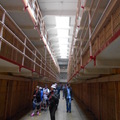俗稱百老匯的監獄中央通道