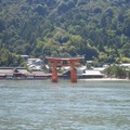 渡輪上遠觀嚴島神社大鳥居