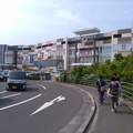 綾川站前有AEON購物中心