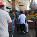 智利聖地牙哥維格中央市場 La Vega Central ～通道與人群