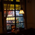 明星咖啡廳窗戶