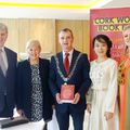 Cork World Book Festival科克世界圖書節開幕典禮，張瀛太Chang Ying-Tai（右二 ）與科克市長（中），世界圖書節委員、科克圖書館總館長