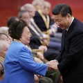 陳香梅女士2015年訪問中國時，獲中國國家主席習近平頒授抗戰勝利70周年紀念章。