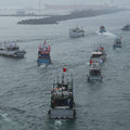2012-09-25  史上最大 海軍海巡隨行護衛 我百艘漁船今晨勇繞釣島
