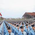 1960年,中華民國雄偉氣魄,國慶閱兵,右後方就是三軍球場,