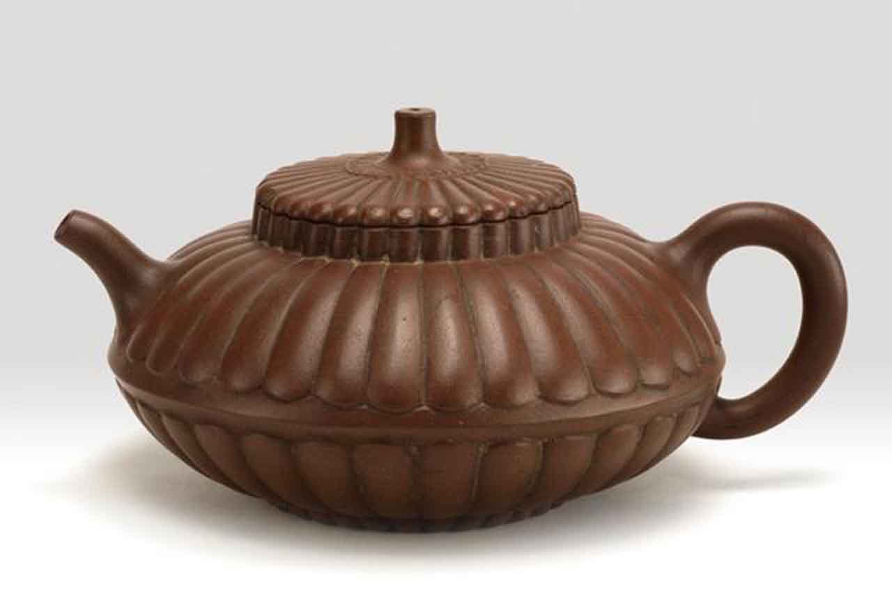 中国 清代 葛明祥製 壺 菊紋 （聚寶齋*紫砂精彫*龍鳳呈祥壺希少珍品  