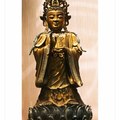 台北故宮大廳陳設的明代青銅鎏金坐佛三尊像