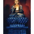 台北故宮大廳陳設的明代青銅鎏金坐佛三尊像
