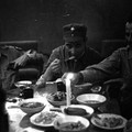 國民革命軍第八路軍115師師長林彪與抗戰美軍顧問組餐敘