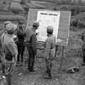 1950LIFE 新軍連防禦演練 討論現地戰術