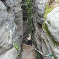 捷克石林陡峭的山路