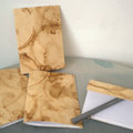 咖啡染筆記本，A5尺寸，封面為水彩紙，18~20內頁為一般影印用紙張。每本55元，兩本100元。