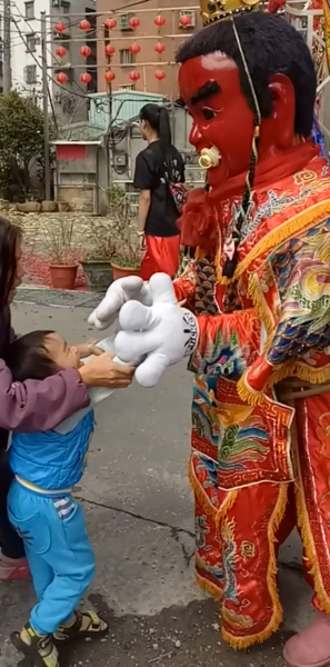 跟神像GIVE ME FIVE