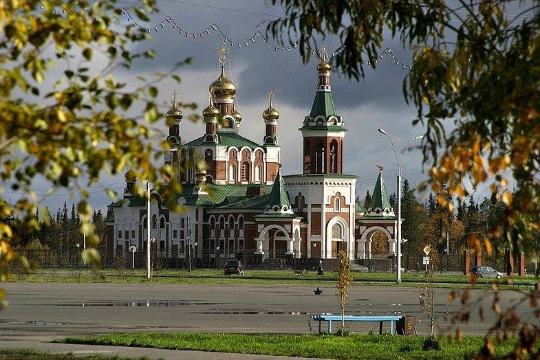 Усинск. Храм Усинск. Церковь Воскресения Христова в Усинске. Воскресенский собор (Усинск). Церковь Воскресения Господня Усинск Коми.