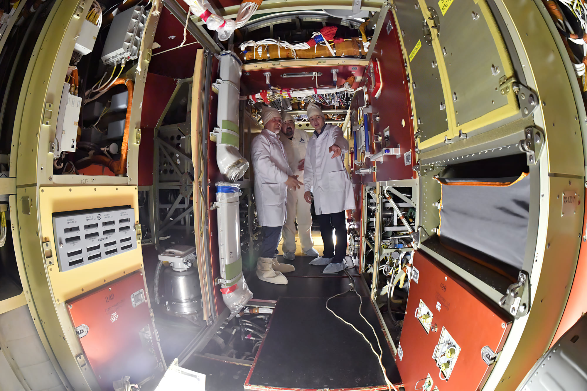 Самый большой космический аппарат. Модуль наука для МКС внутри. Российский модуль наука МКС. Нэм модуль МКС. Многоцелевой лабораторный модуль «наука».