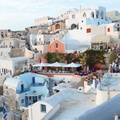 看希臘聖島Oia落日的人群