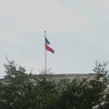 台東國稅局掛的破爛國旗