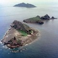 由近而遠依序: 南小島 北小島 釣魚島 (4.5平方公里) 三島共約 5平方公里 .