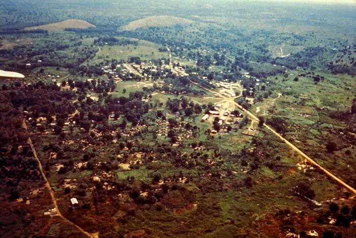 1976年伊波拉爆發的薩拉共和國小村落