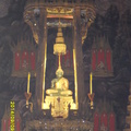 泰國玉佛有四尊, 其中有三尊陳列在皇宮博物館內, 輪流在玉佛寺內香煙供奉