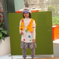 帽子、衣服、小背心，都是一年級的小學生Mia自己親手設計製作的作品喔【拍攝地點】台中四季藝術西屯分校【拍攝地點】2012年2月7日寒假藝術營成果展。