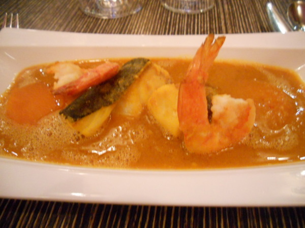 鮮魚和大蝦所組合成的湯菜