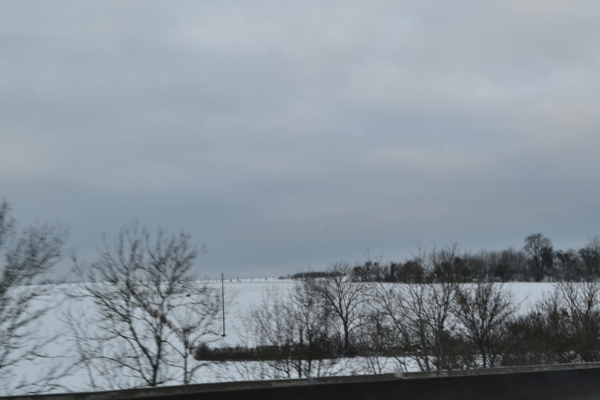 高速公路旁積雪1