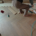 須注意每片木地板間的縫隙.JPG